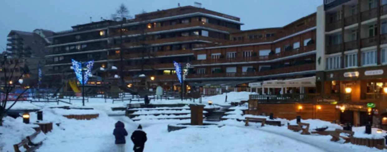 Au Bonheur: Ski-in/Ski-out Lodging at Praloup 1600 Pra Loup 0*,