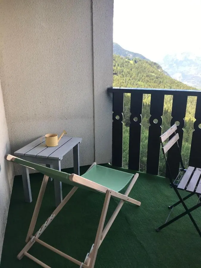 Au Bonheur: Ski-in/Ski-out Lodging at Praloup 1600 Apartment Pra Loup France